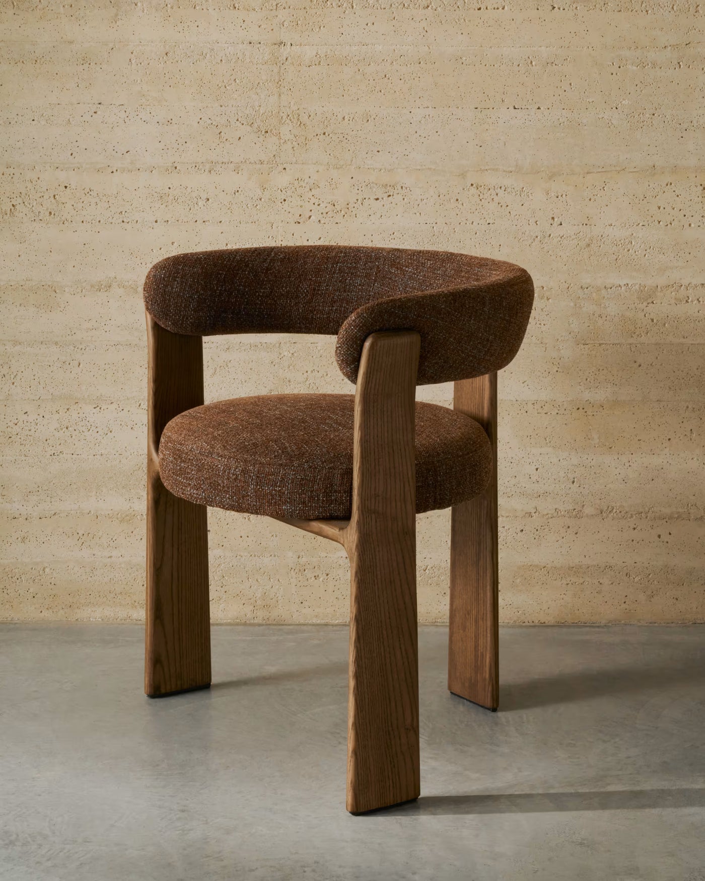 Chaise Oudi en Bois Massif et Tissu Texturé Vert Olive